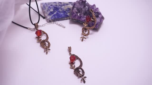 Подвеска "Роза" янтарь бронза 4102