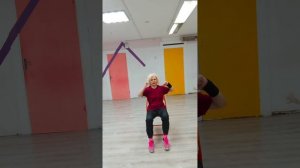 5 простых упражнений сидя на стуле для подтянутого тела в любом возрасте