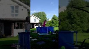 танцы в бассейне