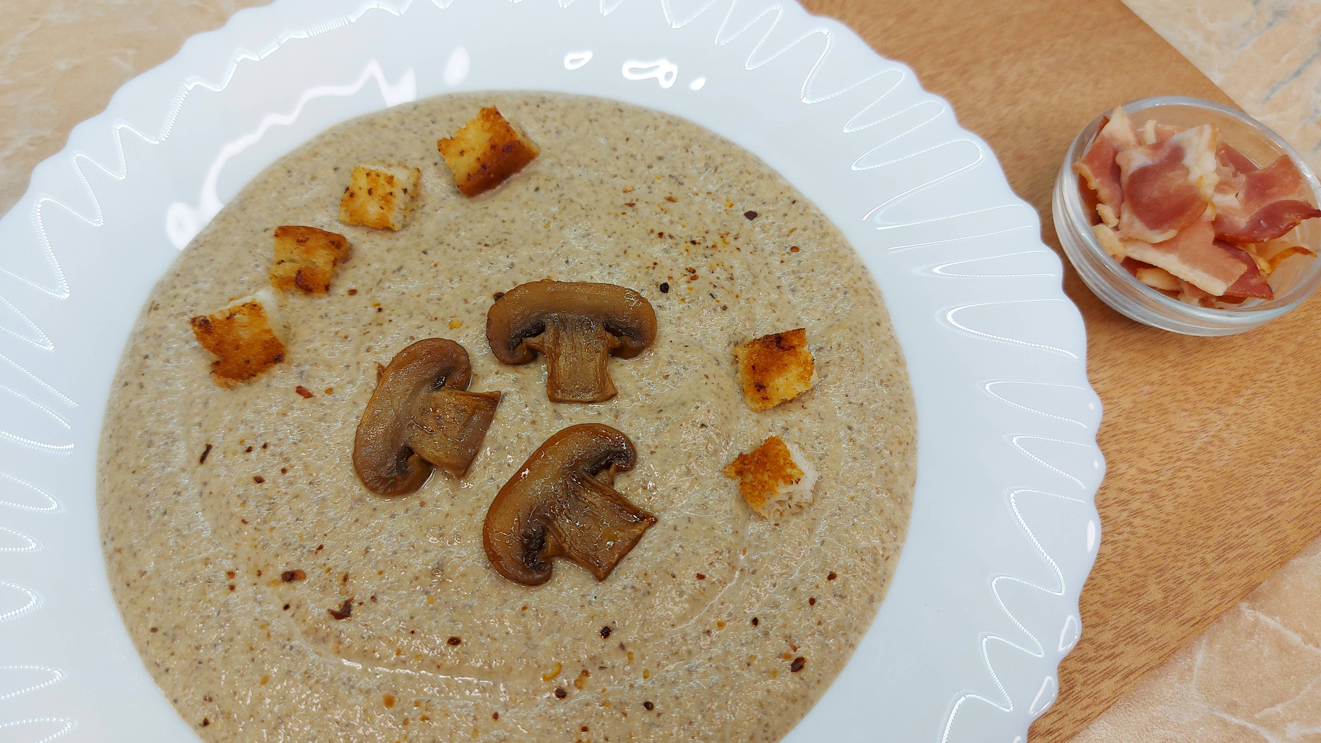 Грибной крем-суп из шампиньонов со сливками ( без картошки )