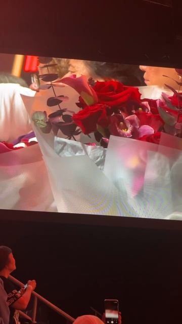 Признание со статусом Золотой директор на сцене Алматы-Арена май 2025.