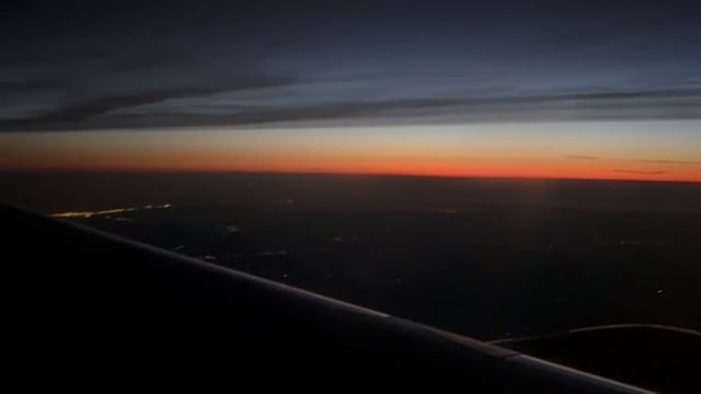 Летнее небо в два часа ночи при подлёте к Санкт-Петербургу