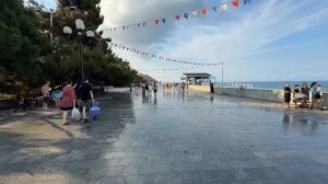 Крым Алушта Центральная набережная сегодня 24 июля 2025. Море и погода в Крыму сейчас. Обстановка