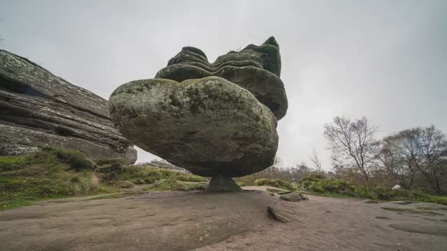 Почему они не падают. ВИСЯЧИЕ КАМНИ. Чудо природы смотреть онлайн