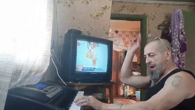 А.Луневский (гр.ГОСТИНЫЙ ДВОР)
На даче.