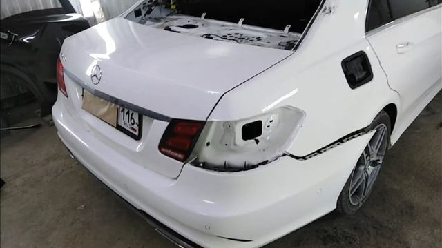 Mersedes E200 ремонт крыла, замена стекла!