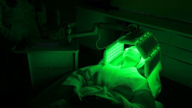 Фотодинамическая терапия лица HELEO4