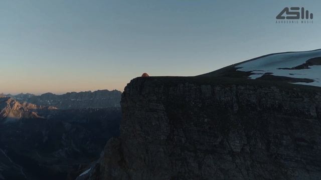 Aurosonic & Sharon Valerona - Horizon (Radio Dub) смотреть онлайн