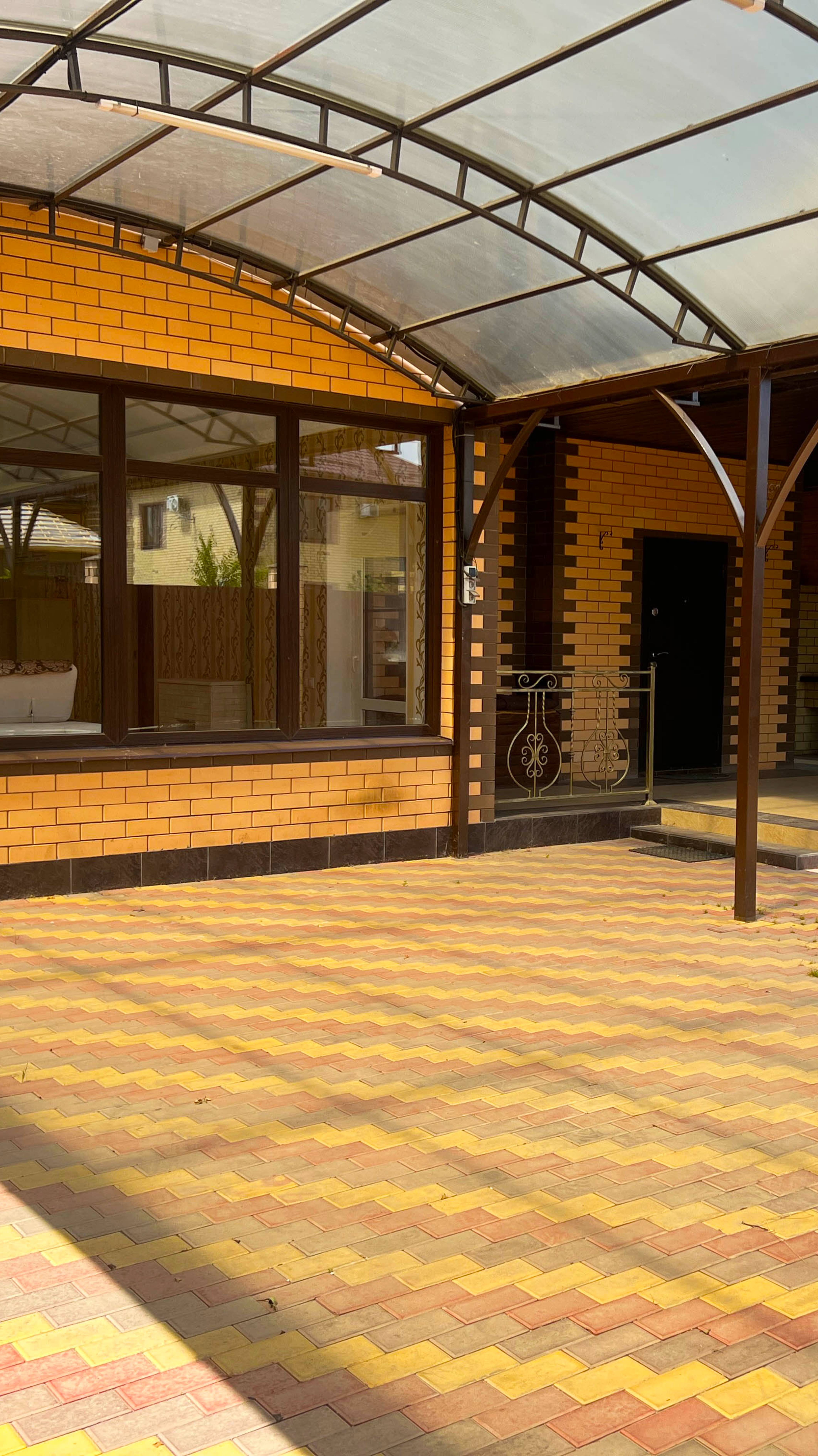 Уютный дом вместо квартиры: 2 этажа, сауна и свой дворик с розами в 20 минутах от Краснодара смотреть онлайн