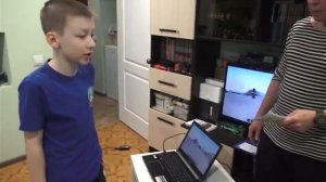 отец Грифер ломает диски Майнкрафта в реальной жизни