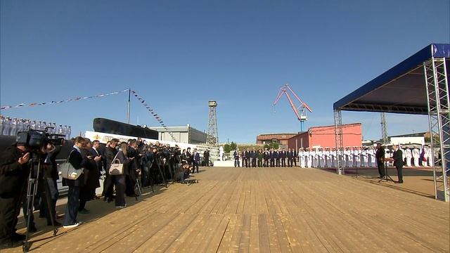 Церемония подъёма флага на атомном крейсере «Князь Пожарский» смотреть онлайн