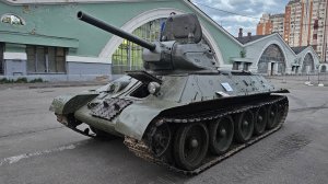 Маневрирование танка Т-34 на выставке «Моторы Войны», 24 апреля 2025
