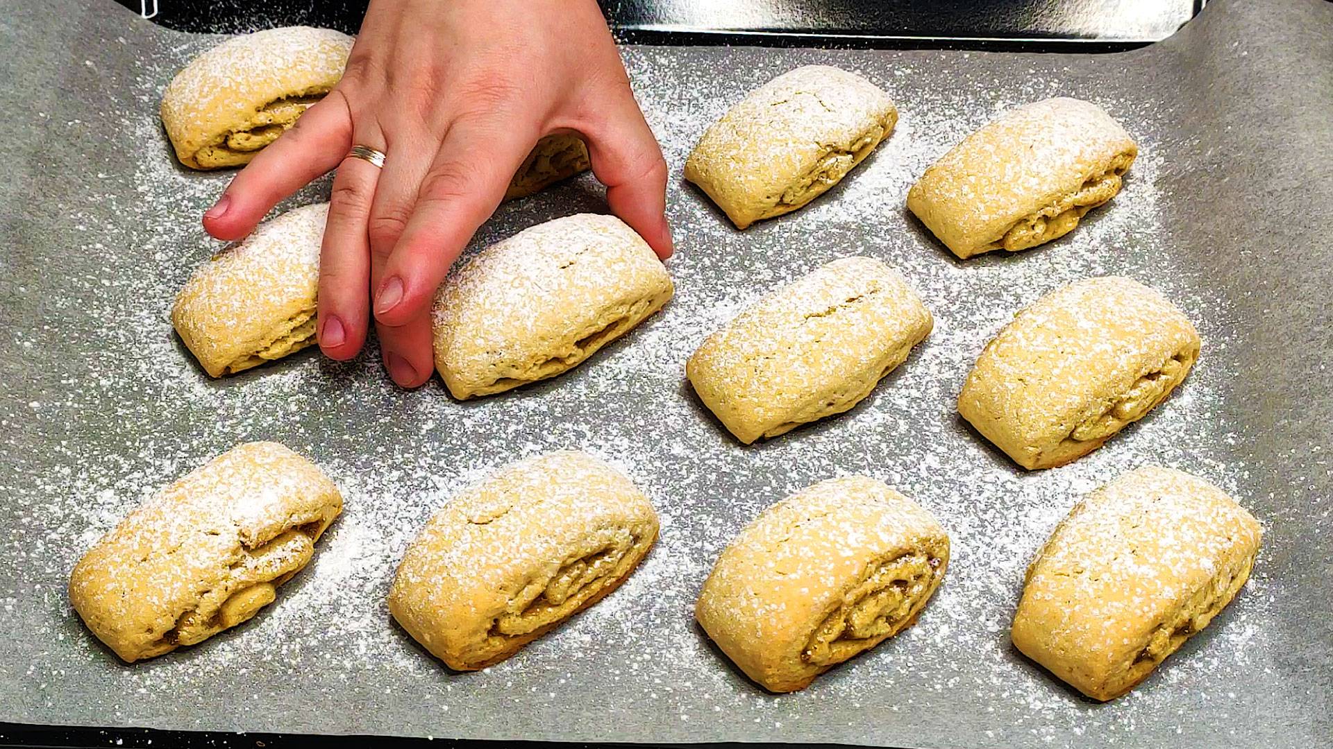 Мое любимое печенье за 15 минут: беру кефир и "любое" варенье - выпекаю песочные рулетики к чаю смотреть онлайн