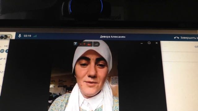 Девора с воротником