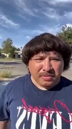 Анатолий_решил_сделать_челку_на_голове