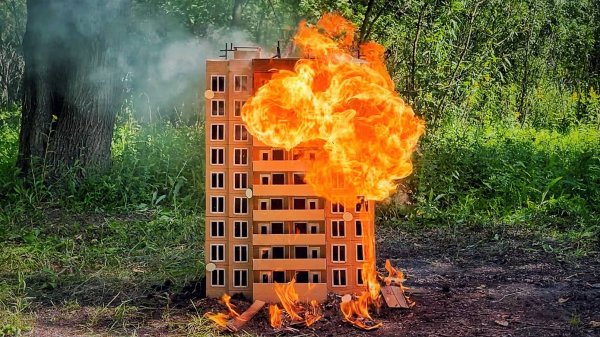 Пожар Разрушает Здание!