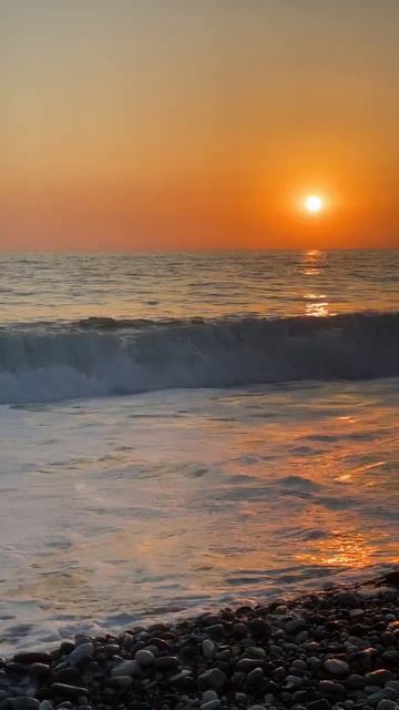 Мотивирующий летний июльский закат в Абхазии смотреть онлайн