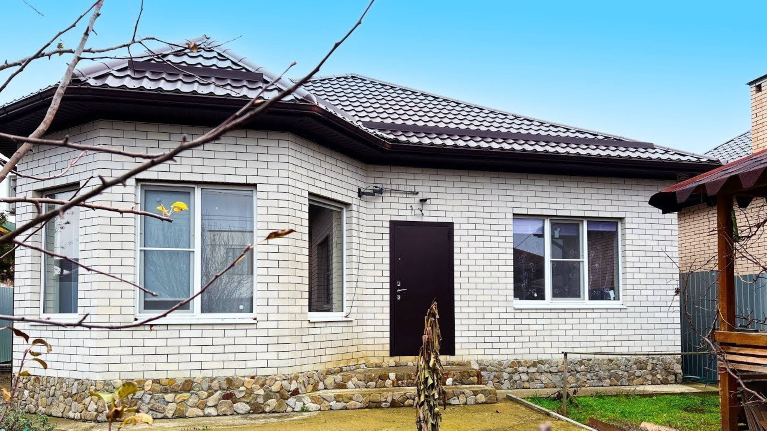 Современный домик с 4 спальнями, ремонтом и мебелью в Краснодаре смотреть онлайн