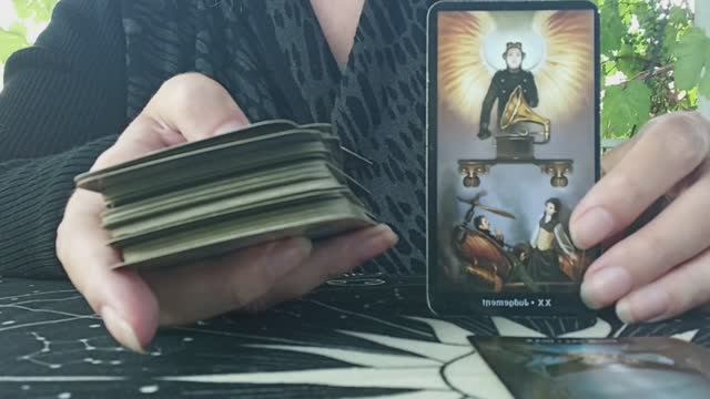 Позвонит? Напишет? Расклад Таро