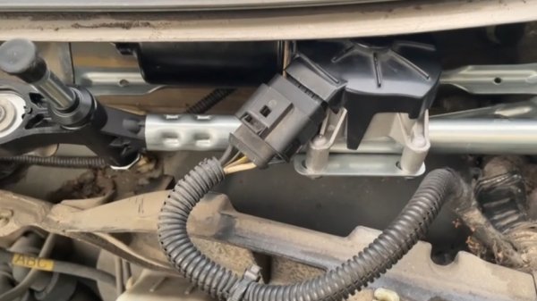 Замена трапеции стеклоочистителя на Opel Corsa D. Сломались дворники на Опель Корса Д.