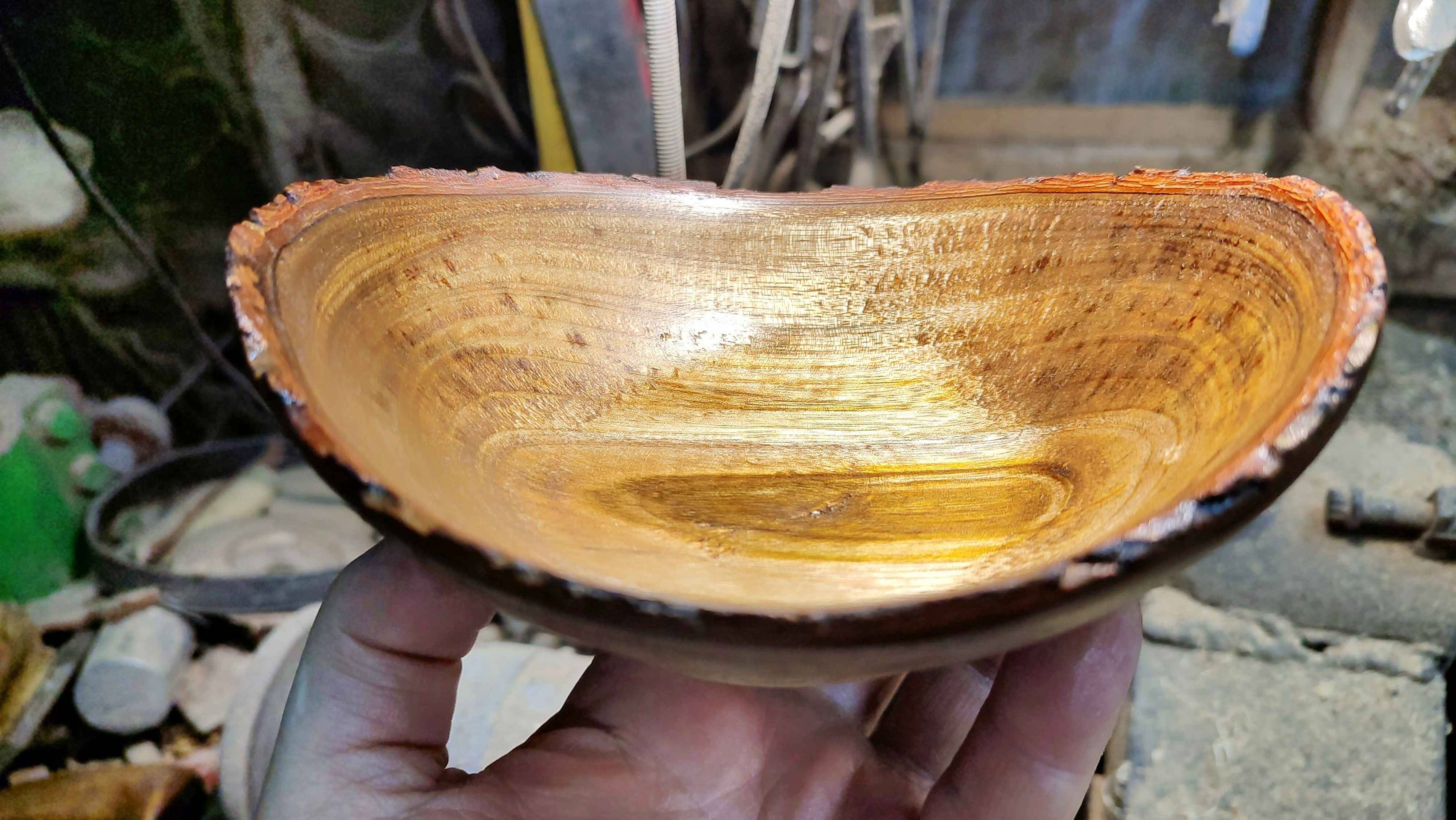 Фруктовая тарелка из камфорного лавра с живым краем. смотреть онлайн