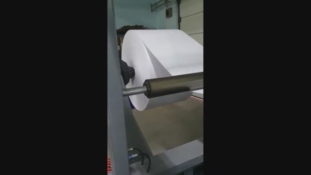 СЕРВОПРИВОДНАЯ ЛИСТОРЕЗАЛЬНАЯ МАШИНА DMC-1100A: работа на типографии в два роля на бумаге 60 г/м.кв.