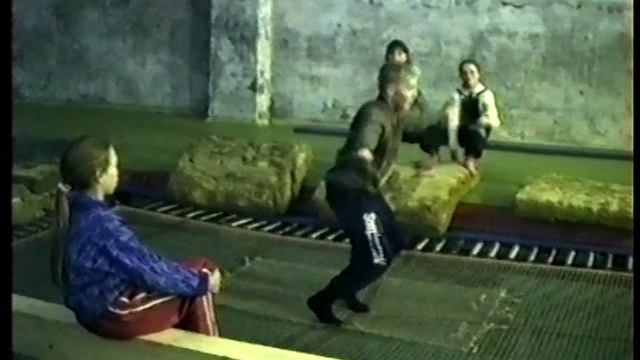 Контрольная тренировка по батуту 1996г.
г. Чусовой, СШОР "Огонек"
Тренер Столяров А.И.