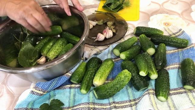 Как сделать малосольные огурцы горячим способом на 1 литр смотреть онлайн