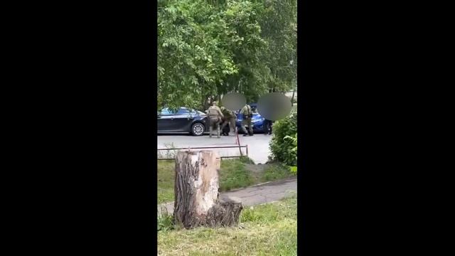 Задержание жителя Алтайского края по подозрению в занятии высшего положения в преступной иерархии смотреть онлайн