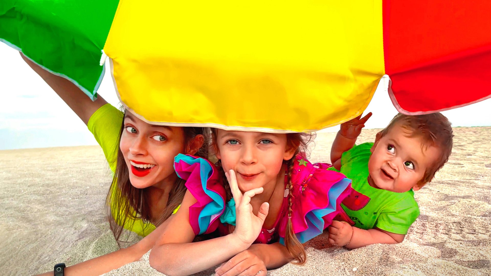 Песня Слева и справа | Детские стишки и Песенки для детей | Майя и Маша+Детские сборники смотреть онлайн