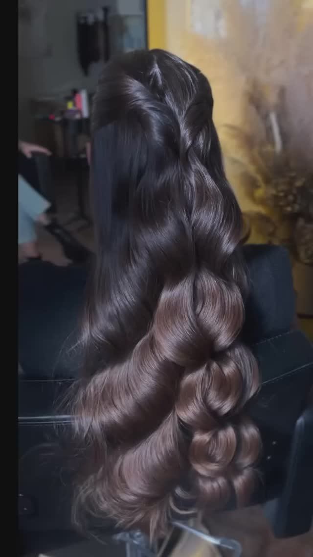 Самая популярная укладка этого года #прическа #укладка #волосы #локоны #мальвинка