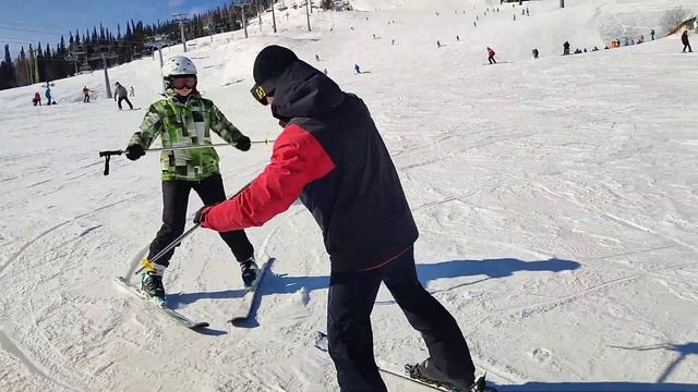 Лена учиться кататься на лыжах
Шерегеш