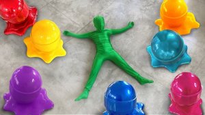 Алиса и Ева хочет играть в примерку! Видео для детей.