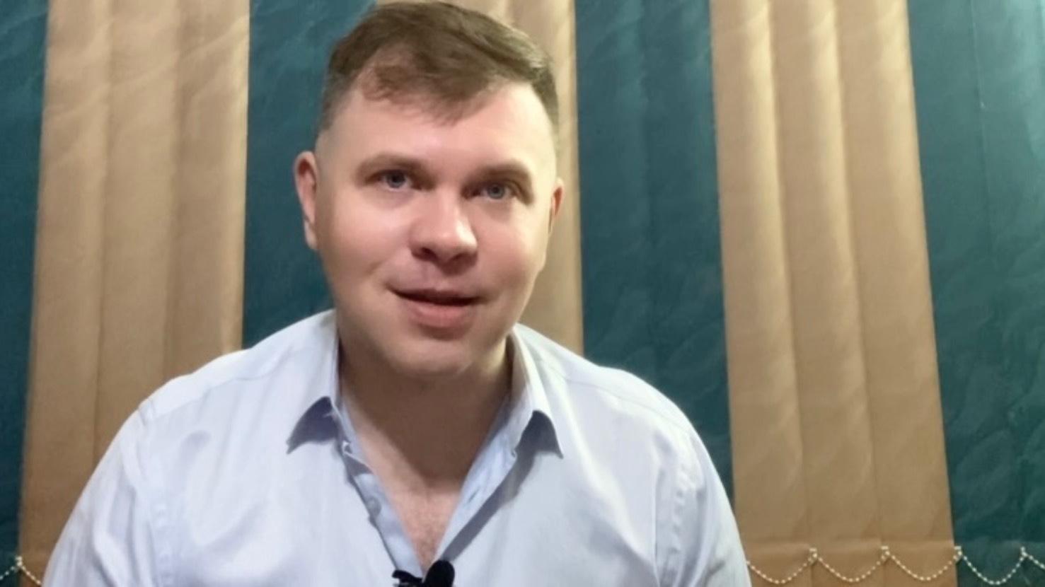 Если грустно тебе — улыбайся. Стих поэта-психолога Барнаула смотреть онлайн