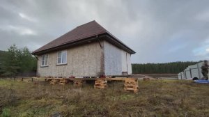 Редкий случай: дом переехал на соседний участок из-за спора!