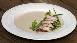 Три ингредиента и крутой суп готов. Простой дачный суп из цветной капусты, сливок и мяса на гриле