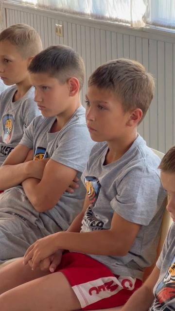 Лидерство начинается со смелости поднять руку. Денис Дворников поговорил с ребятами о пути к мечте смотреть онлайн