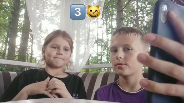 Алиса угадывает мультики по эмодзи челлендж