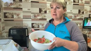 Готовлю ужин. Беспокойное хозяйство. Огородные дела. Салат АЙСБЕРГ