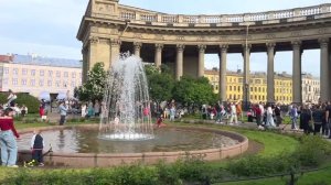 Праздник День России в Санкт-Петербурге Прогулка по Невскому проспекту