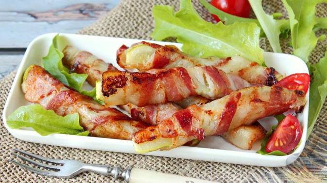 Лакомая обёртка для овощной закуски. КАБАЧКИ, ЗАПЕЧЁННЫЕ В БЕКОНЕ