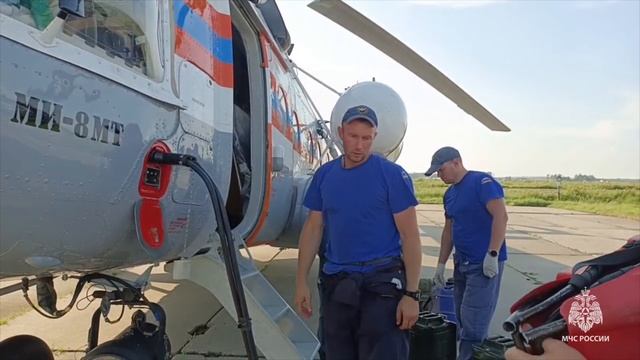 Из Хабаровска в Амурскую область вылетел вертолет МЧС России со спасателями смотреть онлайн