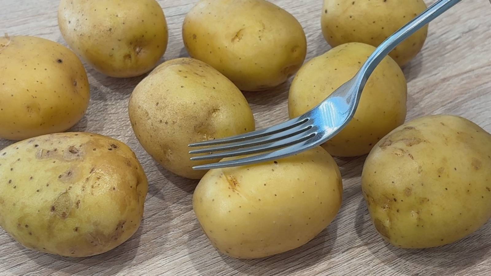 Как сделать молодую картошку еще вкуснее! Просто ВКУСНЯТИНА! смотреть онлайн