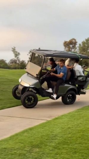 Весёлый шофёр😂