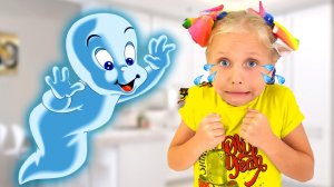 Алиса и Ева хочет играть с папой! Видео для детей.