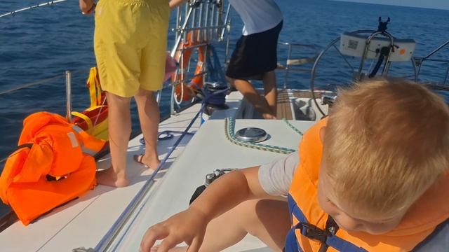 Геленджик. Прогулка на яхте с рыбалкой, июль 2025г. 🛥 🌊 🌞 смотреть онлайн