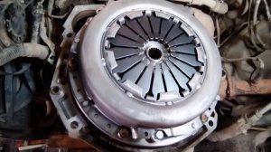 Hyundai Solaris Хёндэ Солярис не крутит, жужит стартер, меняю сцепление и маховик, замена бендикса