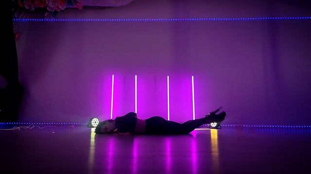 Strip dance. Senja смотреть онлайн