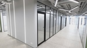 Монтаж стеклянных перегородок