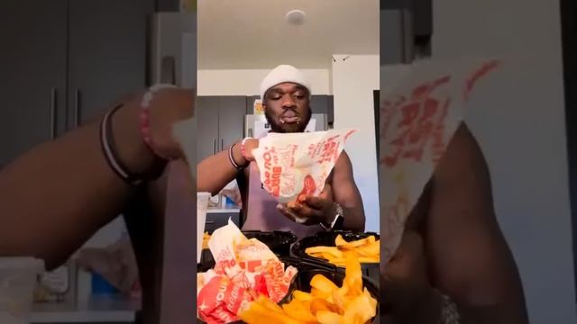 АСМР/Мужчины едят на камеру/ASMR/Мукбанг смотреть онлайн